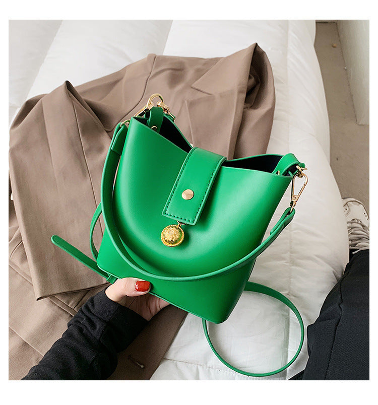 Bucket Messenger Shoulder Bag , Large Capacity , Magnetic Buckle