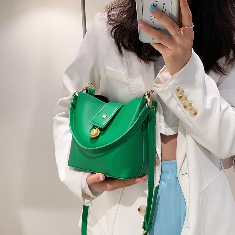 Bucket Messenger Shoulder Bag , Large Capacity , Magnetic Buckle