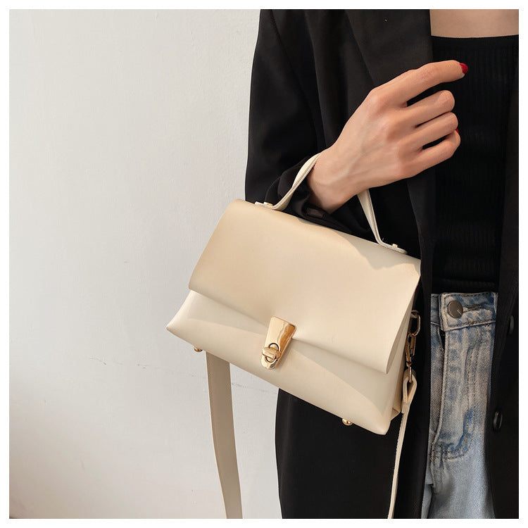 Bag Handbags Popular New Trendy Fashion Messenger Bag Korean Style Western Style Net Red Portable Small Square Bag
...
Price:9.9
Free shipping in Oman 
Available now at Riza Trending Atelier