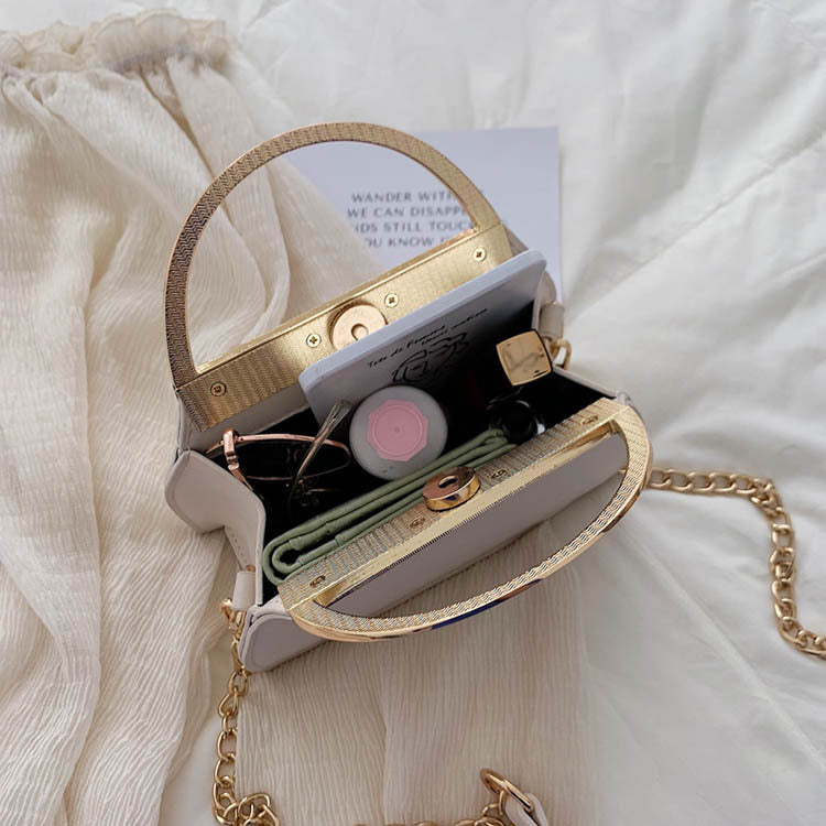 👜 All-Match Western Style Messenger Bag — Chain Handle