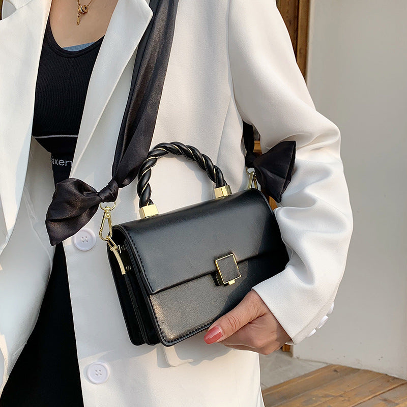 Elegant Chain Flap Shoulder Bag