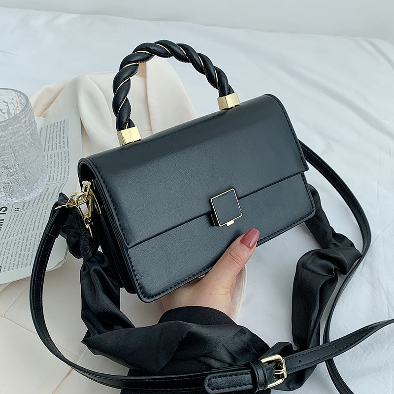 Elegant Chain Flap Shoulder Bag
