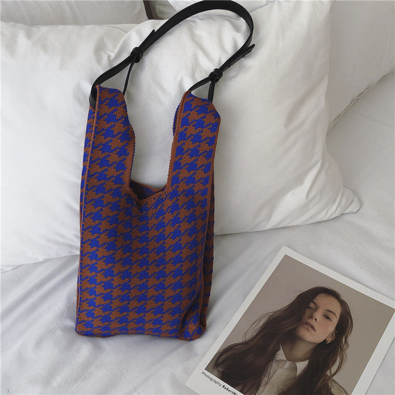 Trendy Knitted Contrast Shoulder Bag