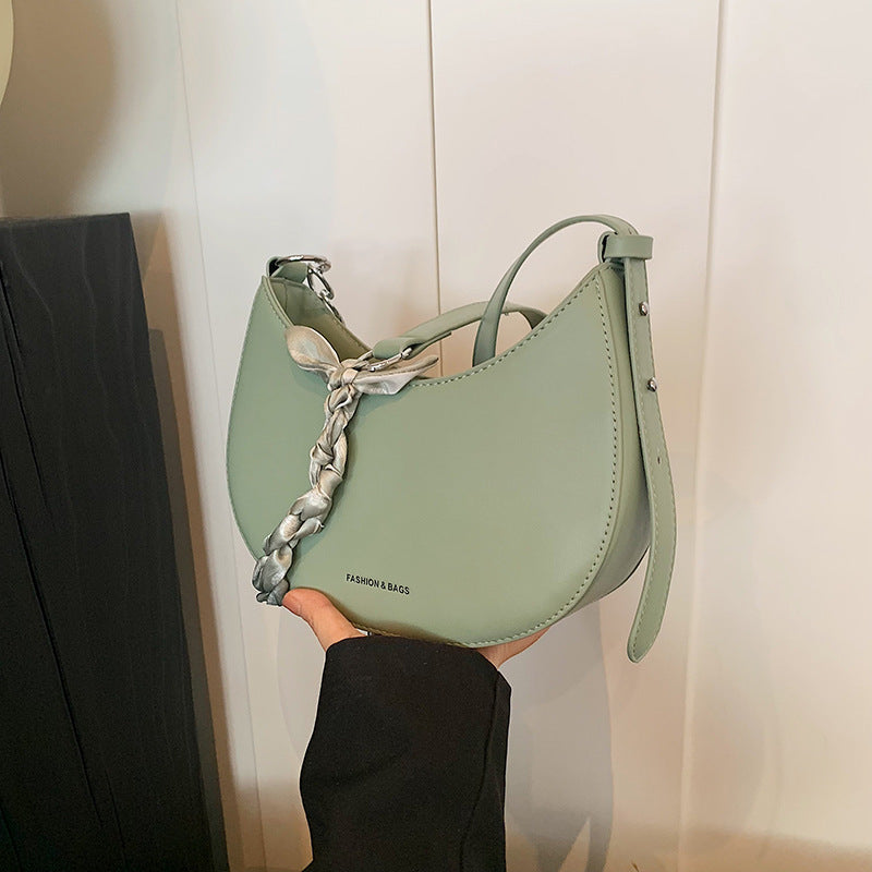 Retro Minimalist Saddle Shoulder Bag