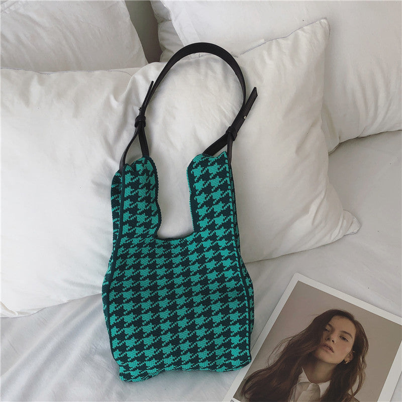 Trendy Knitted Contrast Shoulder Bag