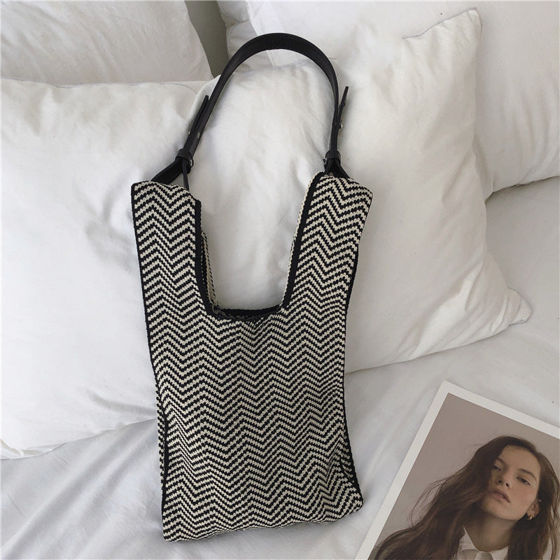 Trendy Knitted Contrast Shoulder Bag