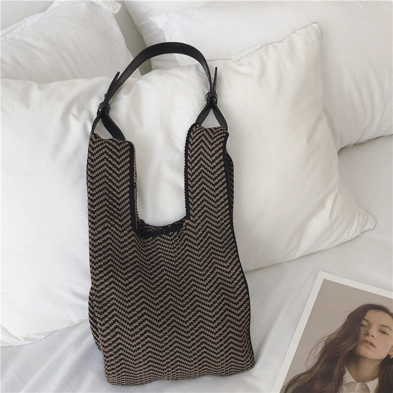Trendy Knitted Contrast Shoulder Bag